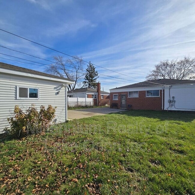 Building Photo - 11539 Hanford Dr