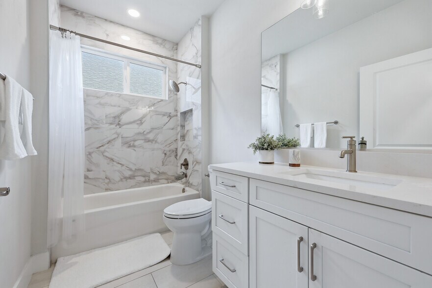 Building Photo - 534 SW 145th Dr