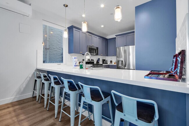 Building Photo - 717-21 Island Ct