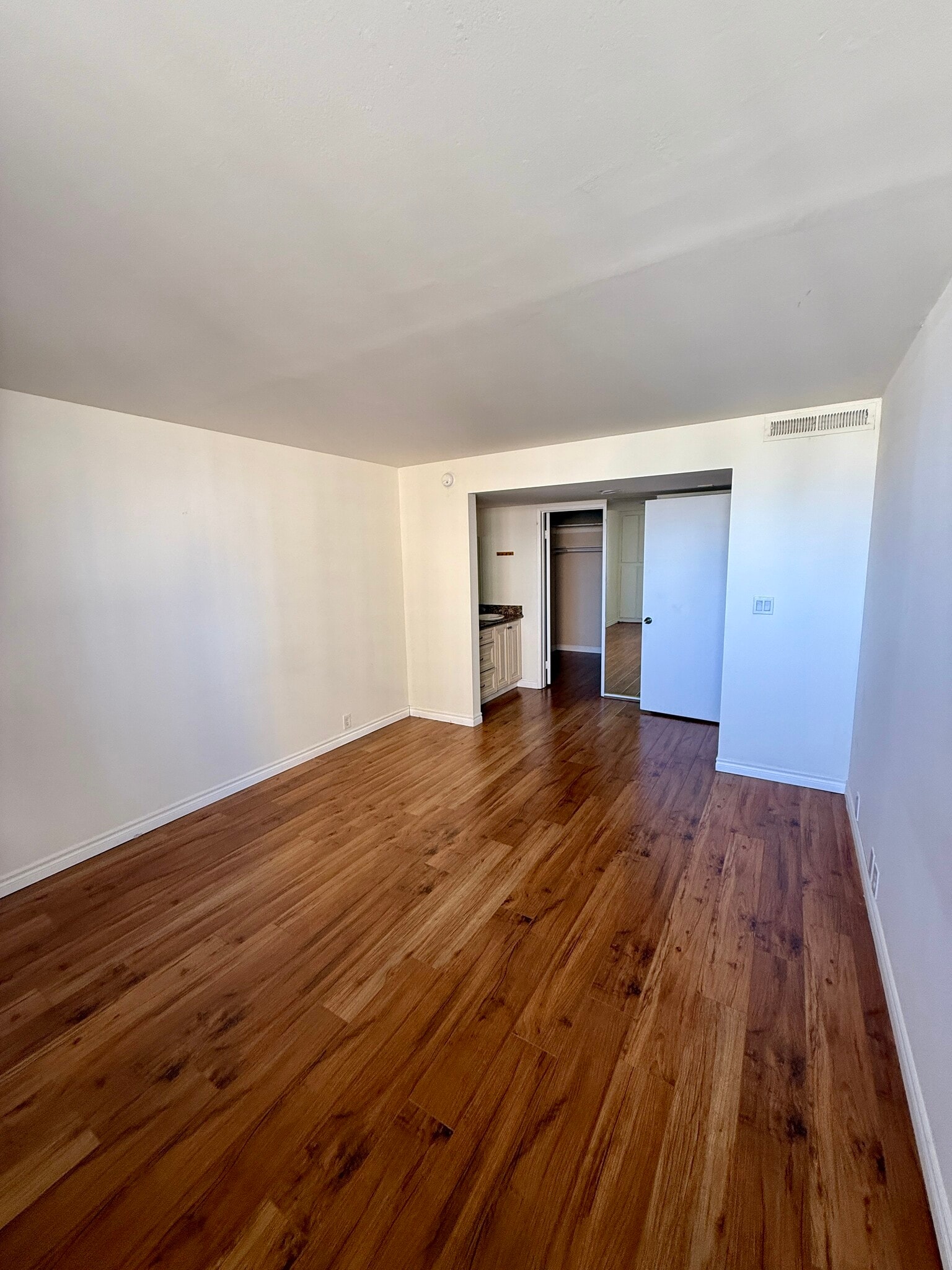 Building Photo - 10535 Wilshire Blvd