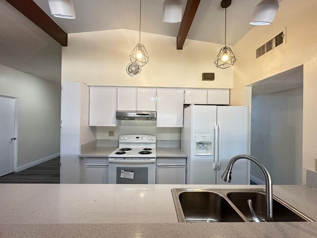 Building Photo - Washington & Jones