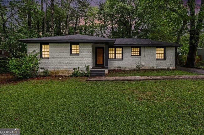 Building Photo - 3743 Poplar Dr