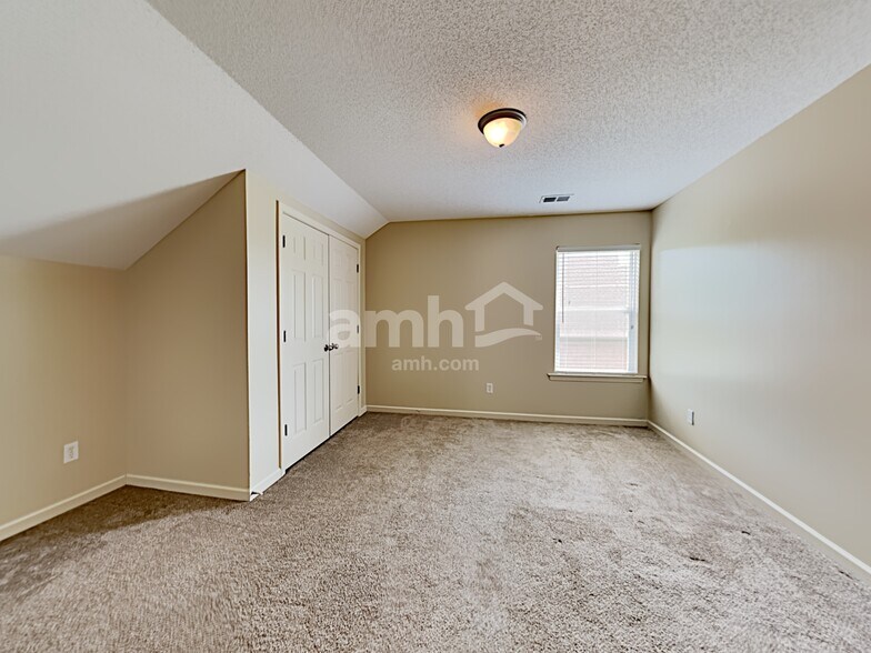 Building Photo - 6620 Hollister Ln