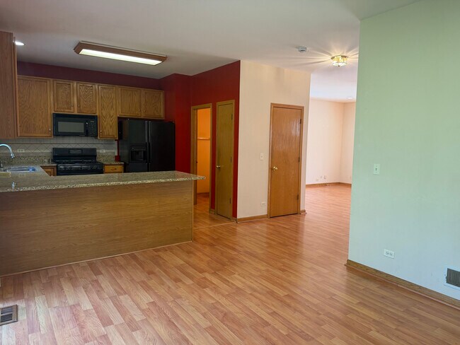 Building Photo - 211 Monarch Dr