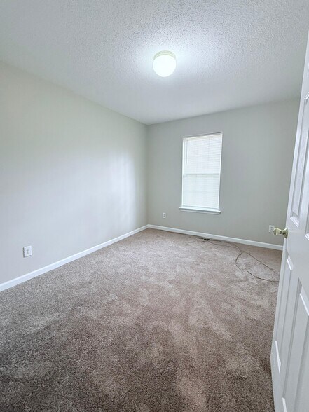 Building Photo - 7265 Crestside Dr