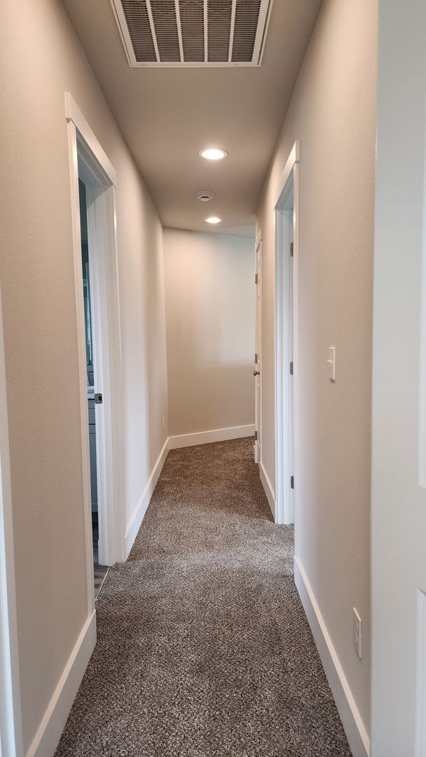 Building Photo - 3 Bedroom, 2.5 Bathroom + DEN in Yelm Cree...