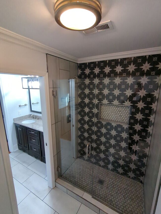 Building Photo - 513 Woodcroft Dr