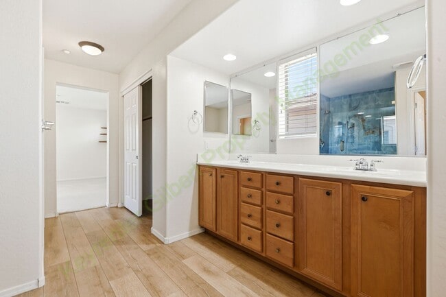 Building Photo - Beautiful Home in the Highly Desirable Lyon's Gate Community!