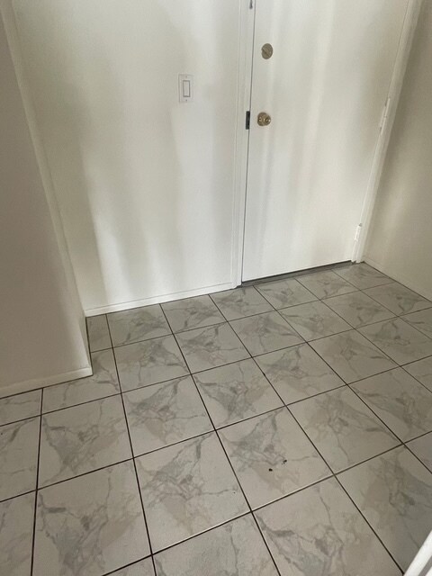 Entry - 10512 Sunland Blvd