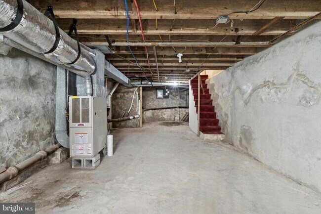 Building Photo - Charming 2-Bedroom Home with Private Yard ...