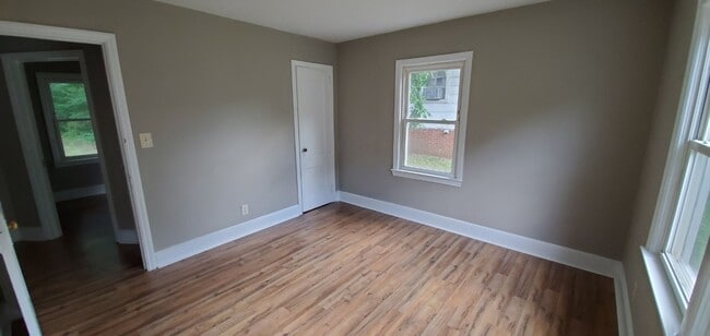 Building Photo - 2 Bedroom 1 Bathroom House!