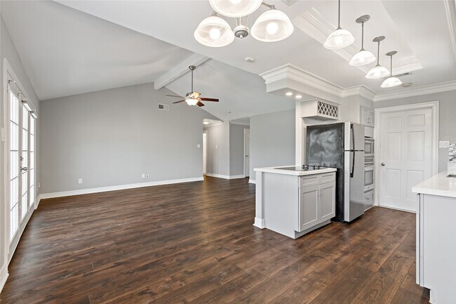 Building Photo - 5806 Ludington Dr