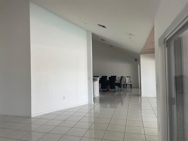 Building Photo - 5317 NW 67th Ave