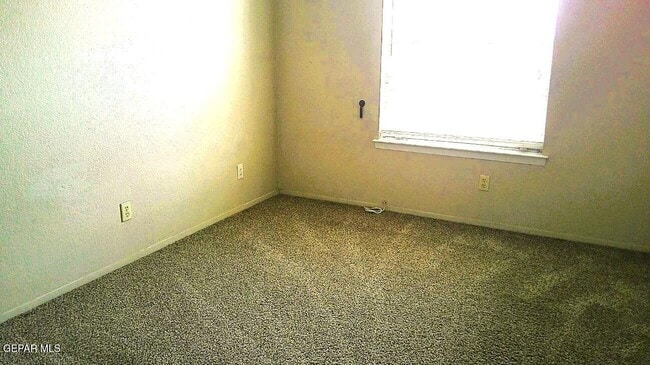 Building Photo - 3001 E Glen Dr