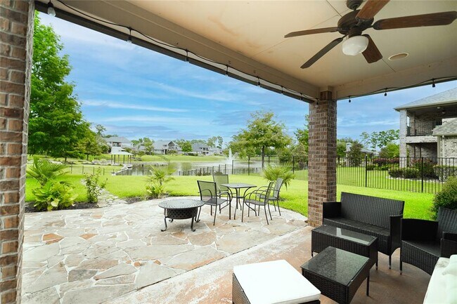 Building Photo - 13714 Oak Harbor Bend