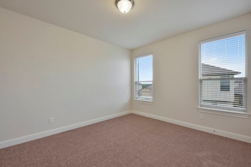 Building Photo - 1401 Little Elm Trl