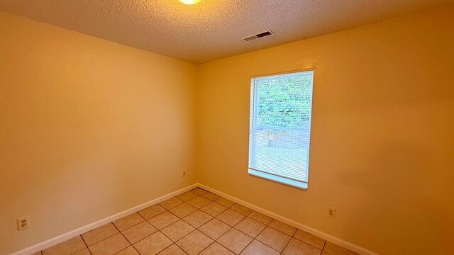 Building Photo - SOUTHEAST - NEWER 2 BEDROOM HOME AVAILABLE NOW!