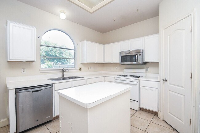 Building Photo - 5214 Mountain Forest Dr