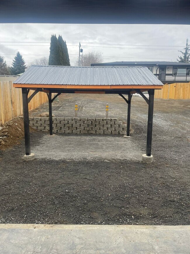 Building Photo - Brand new 2 bed/2 bath, central a/c, dishwasher, washer & dryer, deck & patio!