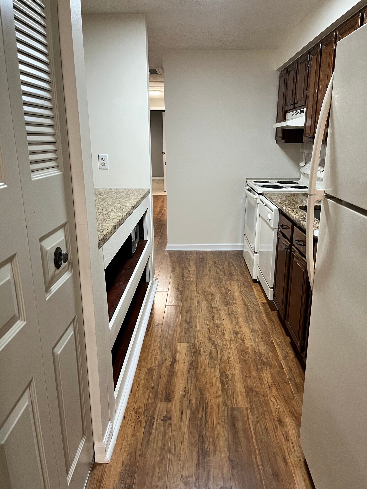 Building Photo - 12411 Hickory Tree Way