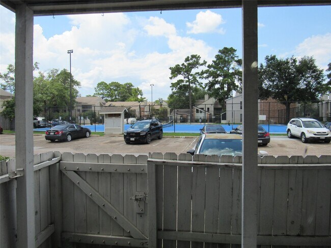 Building Photo - 17331 Red Oak Dr
