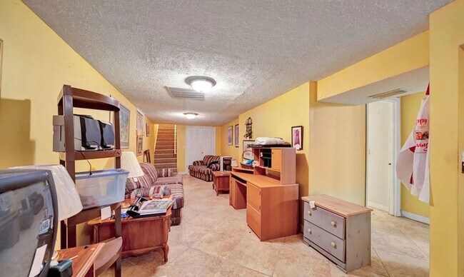 Building Photo - 809 Clifford Dr