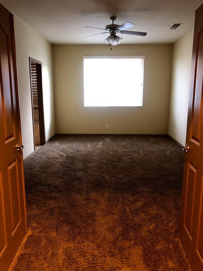 Building Photo - 1764 E Golden Way