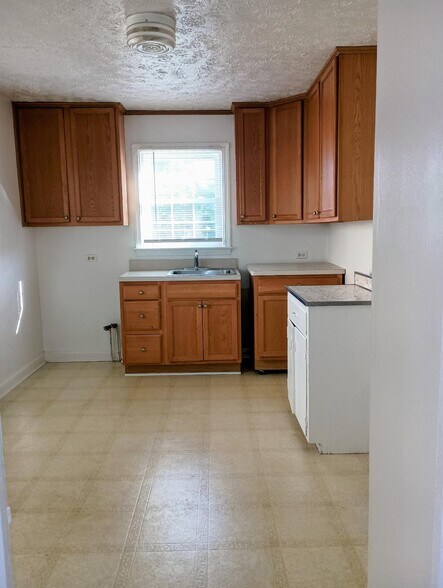 Stove and Refrigerator not shown in photo - 912 Bolling Ave