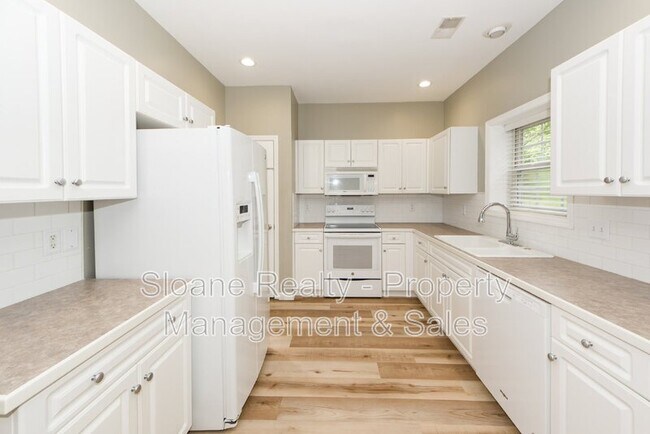 Building Photo - 112 Tanglewood Cir