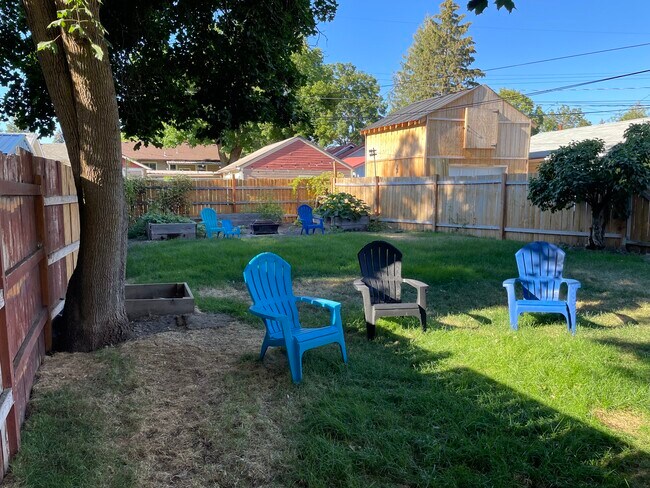 Building Photo - 3124 W Fairview Ave