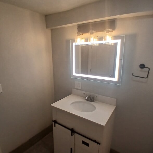 Bathroom - 2284 S 900 E