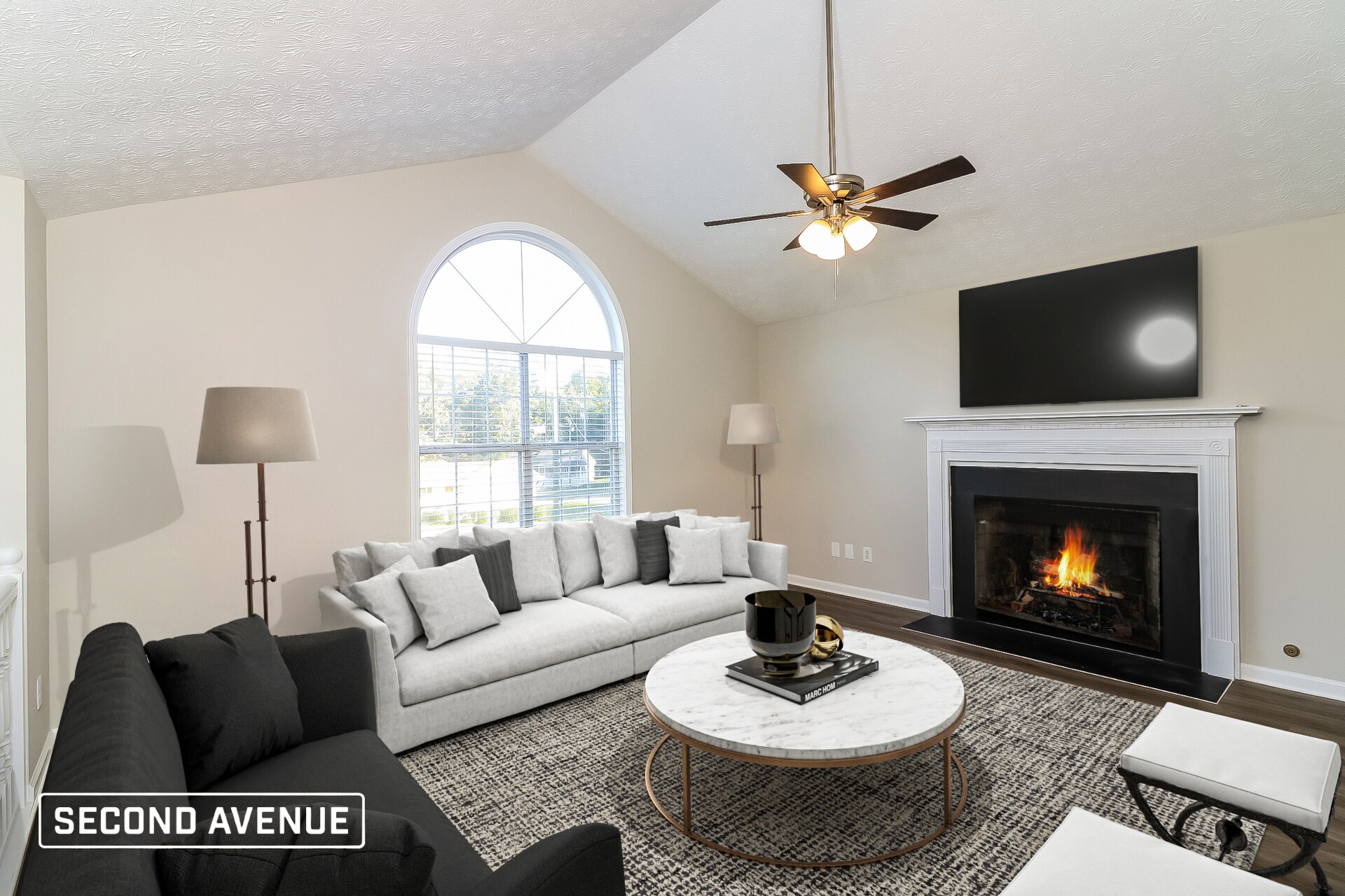 Building Photo - 400 N Hickory Ln