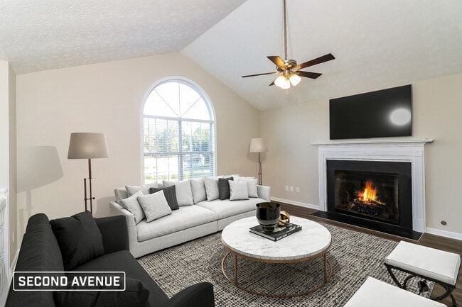 Building Photo - 400 N Hickory Ln