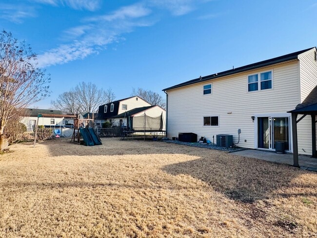 Building Photo - Spacious 4-bedroom, 2.5-bath home in Virginia Beach