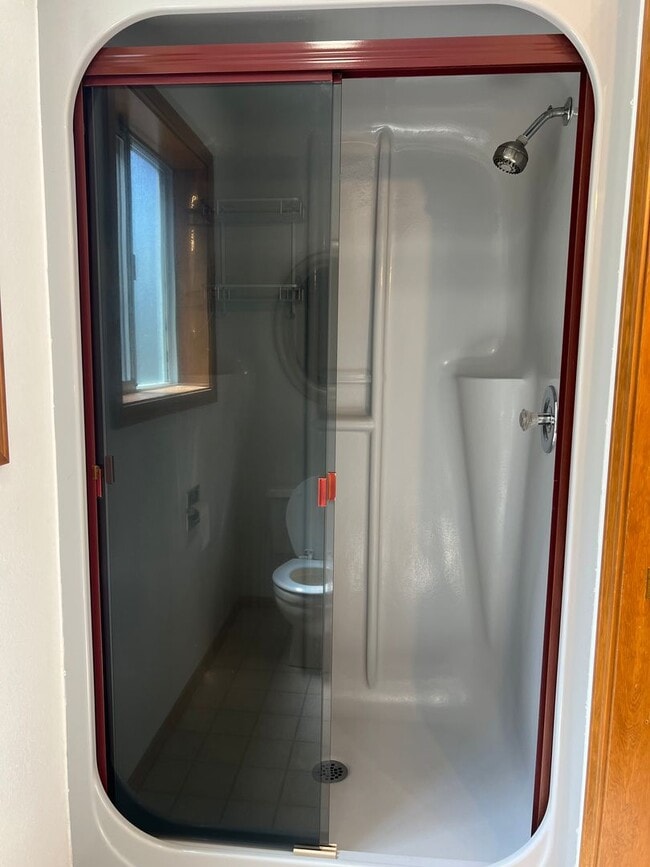 Building Photo - 3 bedroom 2.5 bathroom Home in Lake Steven...