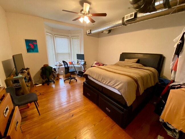 Building Photo - 5 bedroom /2 bath mins. from UC for $650/pp ($3,250/mo) w/ off-street parking included!
