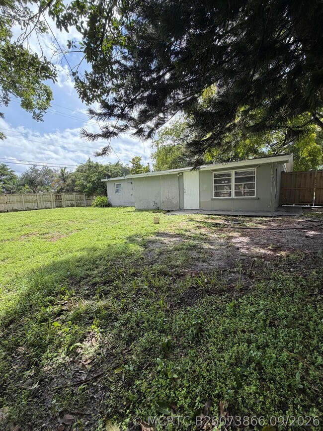 Building Photo - 3820 SW 61st Ave