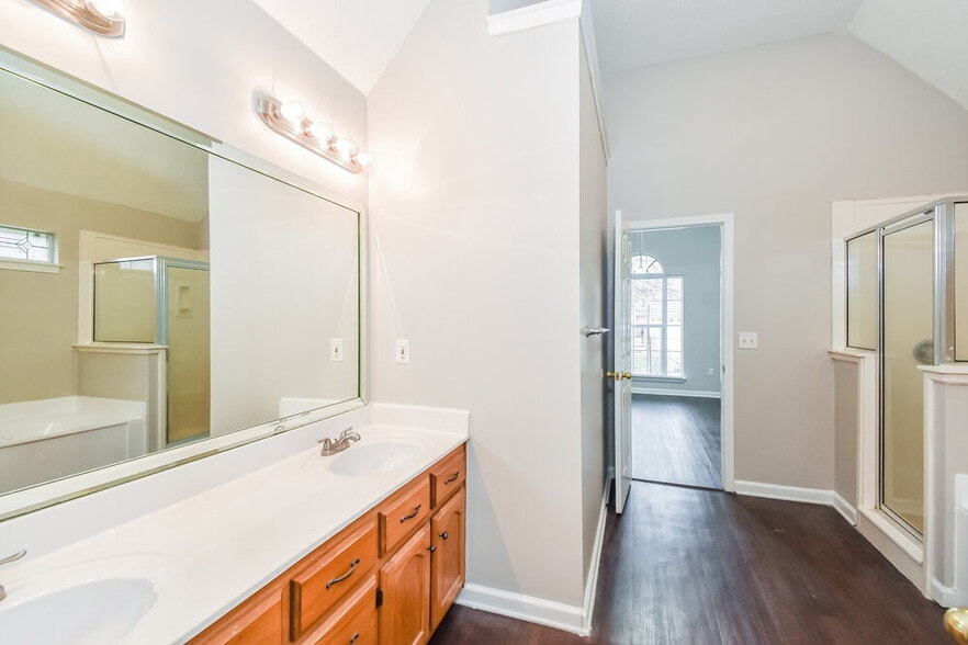 Building Photo - 1865 Winners Cir N