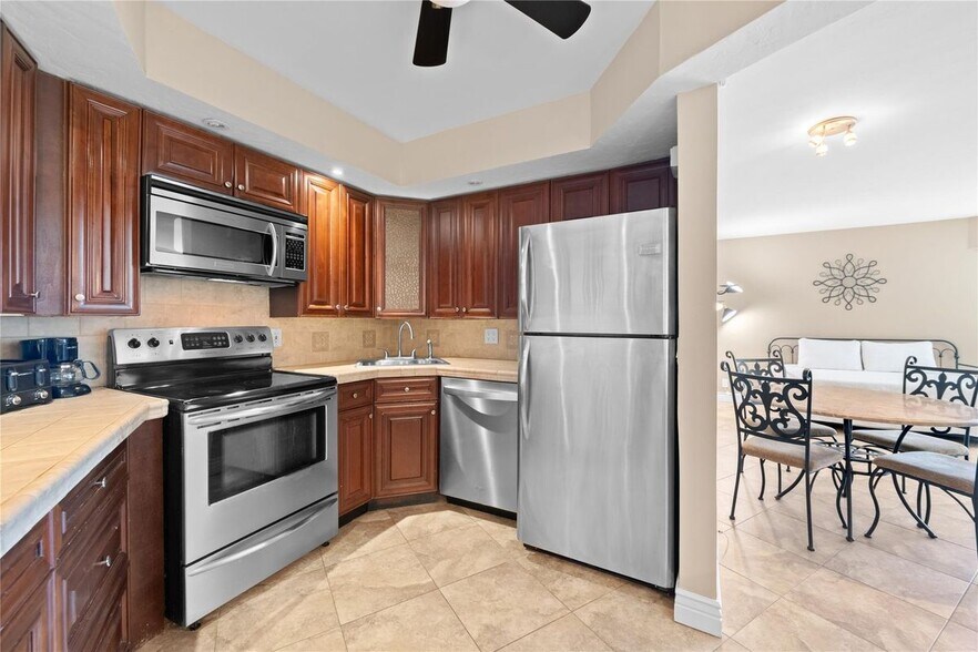 Building Photo - 3700 Galt Ocean Dr