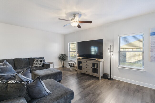 Building Photo - 113 Ridgeway Cir