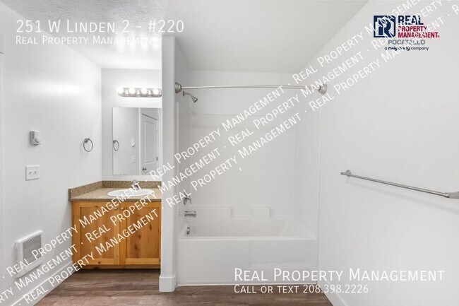 Building Photo - 251 W Linden Ave