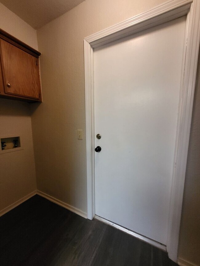 Building Photo - (2) Bed/(2) Bath w/ Storm Shelter Avail NOW!