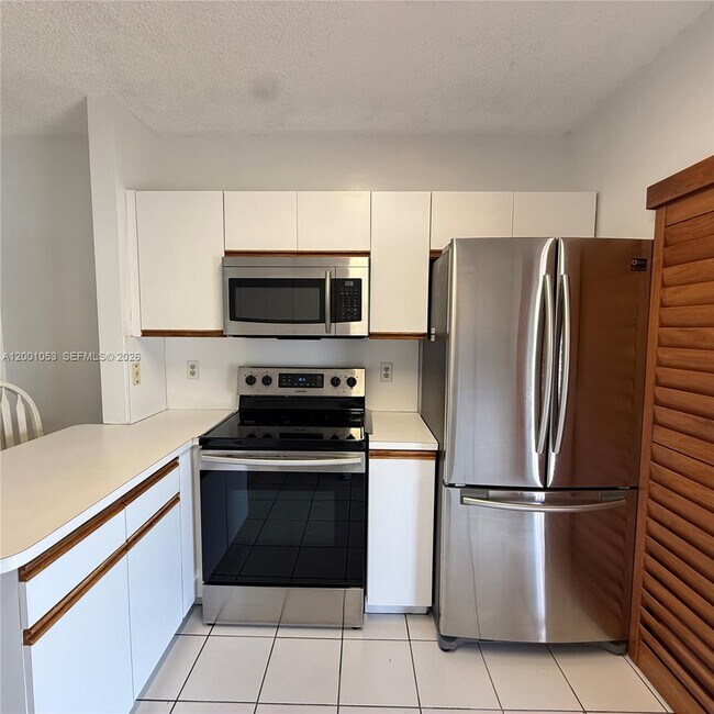 Building Photo - 6980 NW 173rd Dr