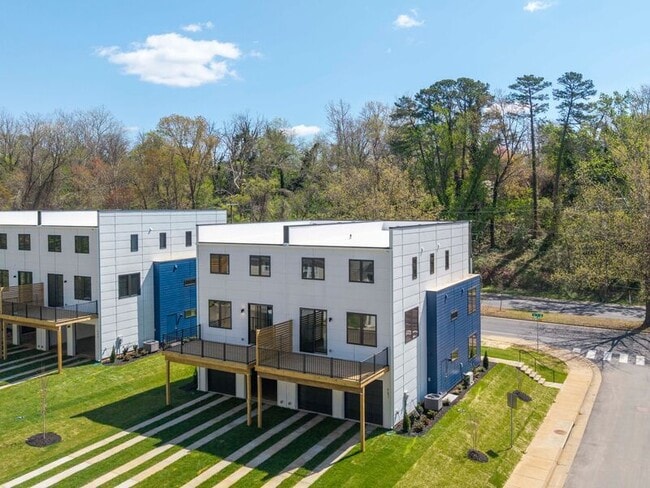 Building Photo - 981- 987 Fifth Street SW