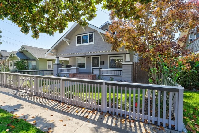 Building Photo - Gorgeous Home in Old Towne Orange