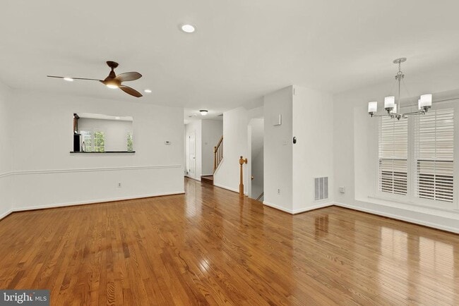 Building Photo - 1249 Quaker Hill Dr