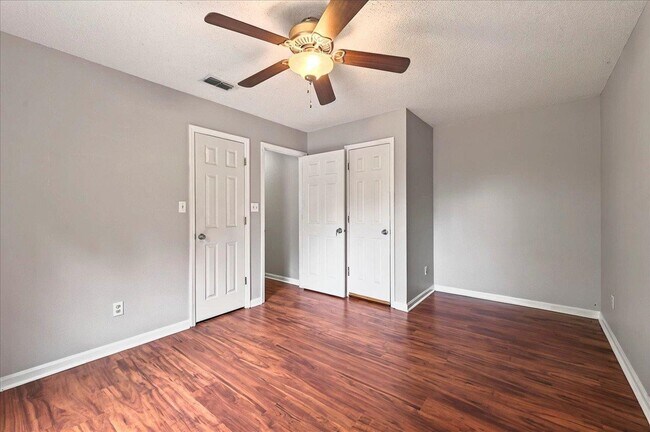 Building Photo - 3001 Oak Park Ct