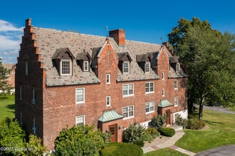 Building Photo - 195 Van Rensselaer Blvd