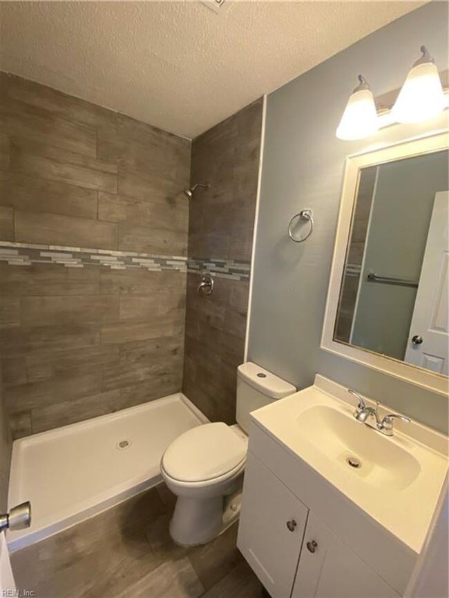 Building Photo - Four Bedroom Home in Virginia Beach