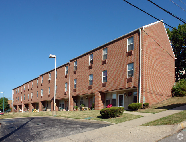 Primary Photo - Pleasant Valley Apartments